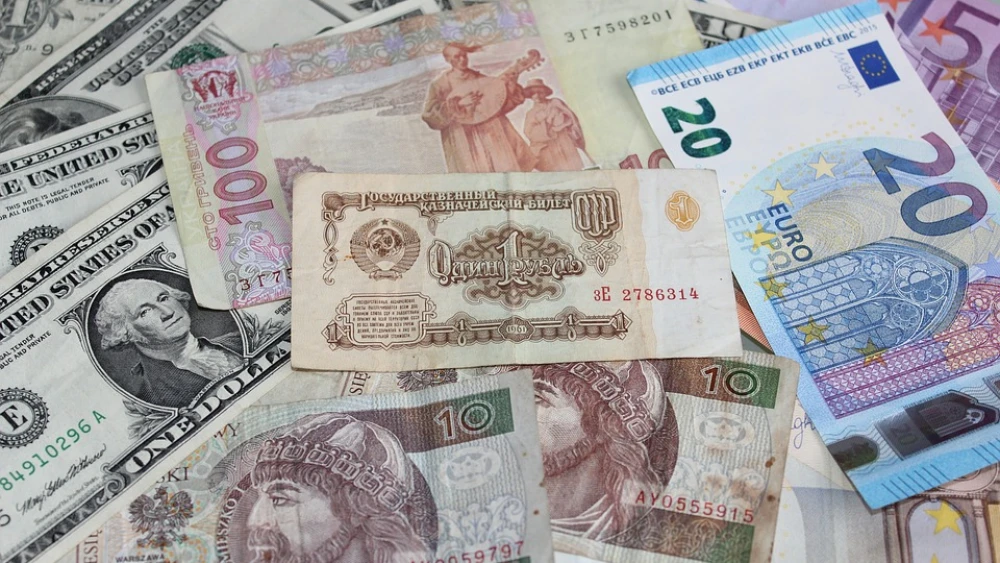 International currency. Credit: AlexSky/Pixabay.