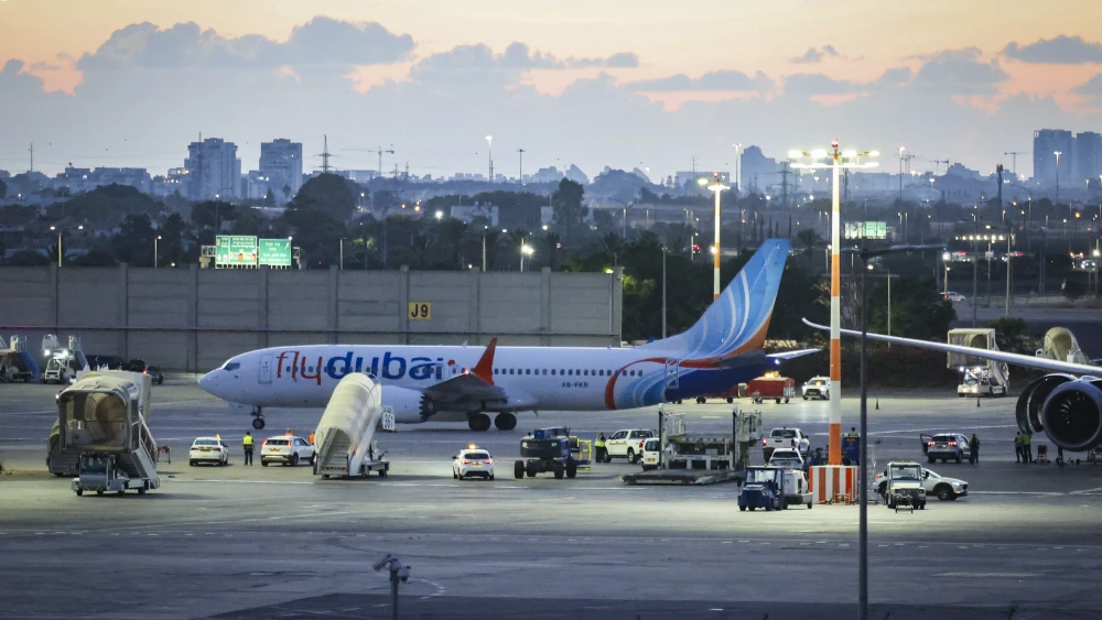 A flydubai plane carrying passengers from flight FZ1073 arrives at Ben- Gurion International Airport near Tel Aviv after a suspected terror attack aboard its original flight from Dubai to Israel forced an emergency landing in Saudi Arabia, Sept. 30, 2026. Photo by Flash90.