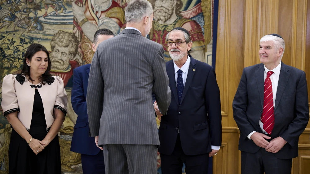 King Felipe VI of Spain, center, receives a delegation from the Federation of Jewish Communities of Spain at the Zarzuela Palace on November 03, 2025 in Madrid, Spain. Photo by Carlos Alvarez/Getty Images.