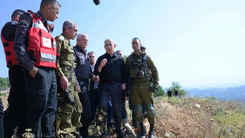 Prime Minister Benjamin Netanyahu at a lookout point in Kiryat Shmona, June 5, 2024. Photo by Amos Ben-Gershom/GPO.