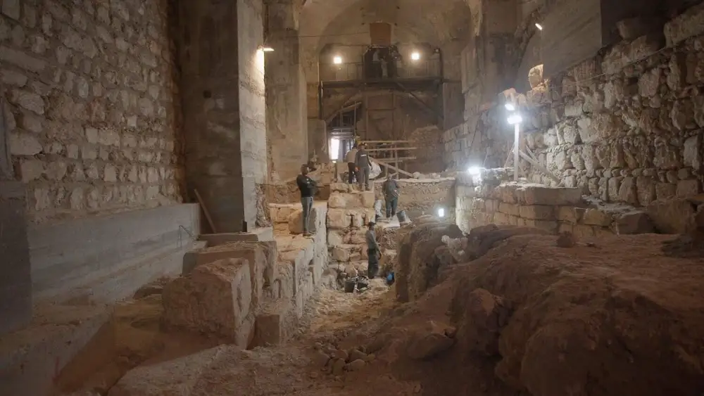 A section of the Hasmonean Wall unearthed in the Tower of David Museum in Jerusalem. Credit: Gabriel Volcovich, December 8, 2025.