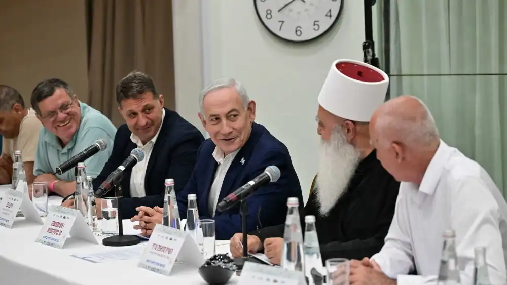 Prime Minister Benjamin Netanyahu (center) at a conference