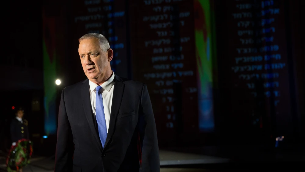 Benny Gantz attends a Memorial Day ceremony at the Knesset on April 21, 2020. Photo by Flash90.