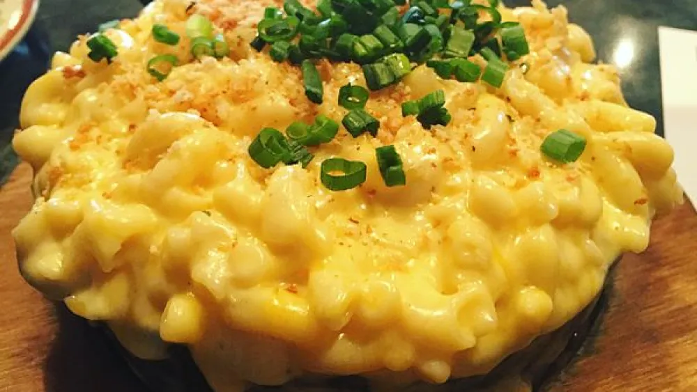 Triple Mac ’n Cheese. Credit: Texasfoodgawker at Wikimedia Commons.