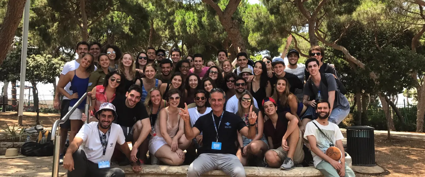 Birthright CEO Gidi Mark posing with trip participants in Israel. Credit: Courtesy.