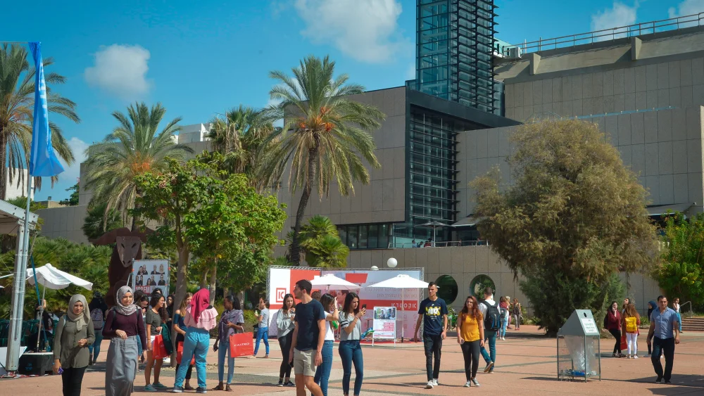 Students at the Tel Aviv University on the first day of the new academic year, Oct. 14, 2018. Photo by Flash90.