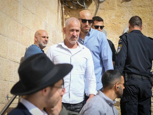 Shin Bet Director Ronen Bar at the Western Wall in Jerusalem during the semiannual priestly blessing ceremony for Passover, April 9, 2023. Photo by Arie Leib Abrams/Flash90.