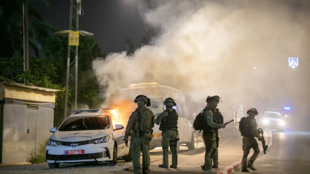 Israeli police on the streets of Lod during a riot by the city's Arab residents. May 12, 2021. Photo by Yossi Aloni/Flash90.