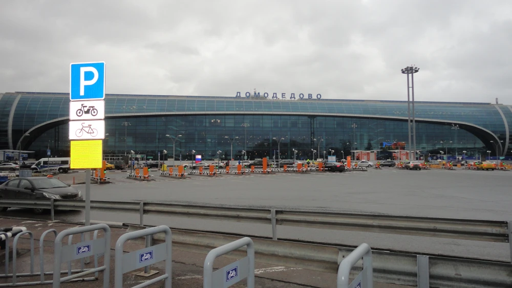 Domodedovo International Airport in Moscow, Russia. Photo Credit: Wikimedia Commons/Araz Yaquboglu. https://creativecommons.org/licenses/by/4.0/