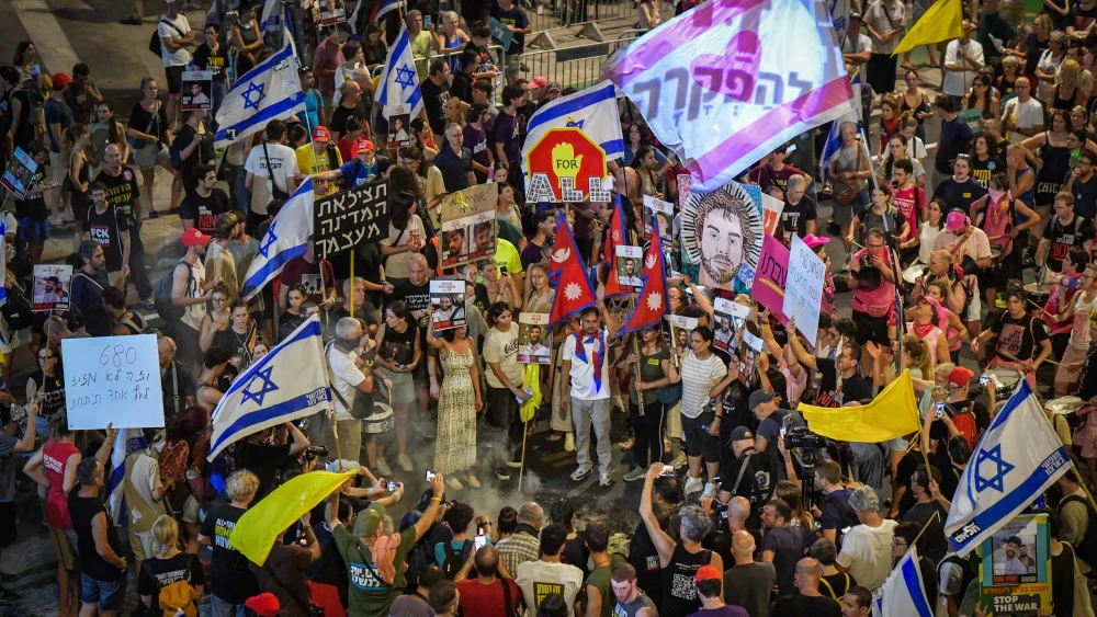 Israeli protest against the government and for the release of Israelis held hostage in the Gaza Strip outside IDF headquarters in Tel Aviv, Aug. 16, 2025. Photo by Avshalom Sassoni/Flash90.