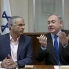 Israel's Finance Minister Moshe Kahlon (left) with Prime Minister Benjamin Netanyahu during a cabinet meeting in Jerusalem in 2017. Credit: Olivier Fitoussi/POOL/Flash90.