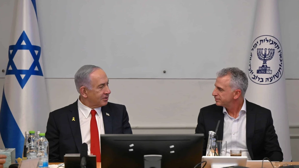 Israeli Prime Minister Benjamin Netanyahu with Mossad Director David Barnea at the spy agency's headquarters, July 2, 2025. Photo by Haim Zach/GPO.