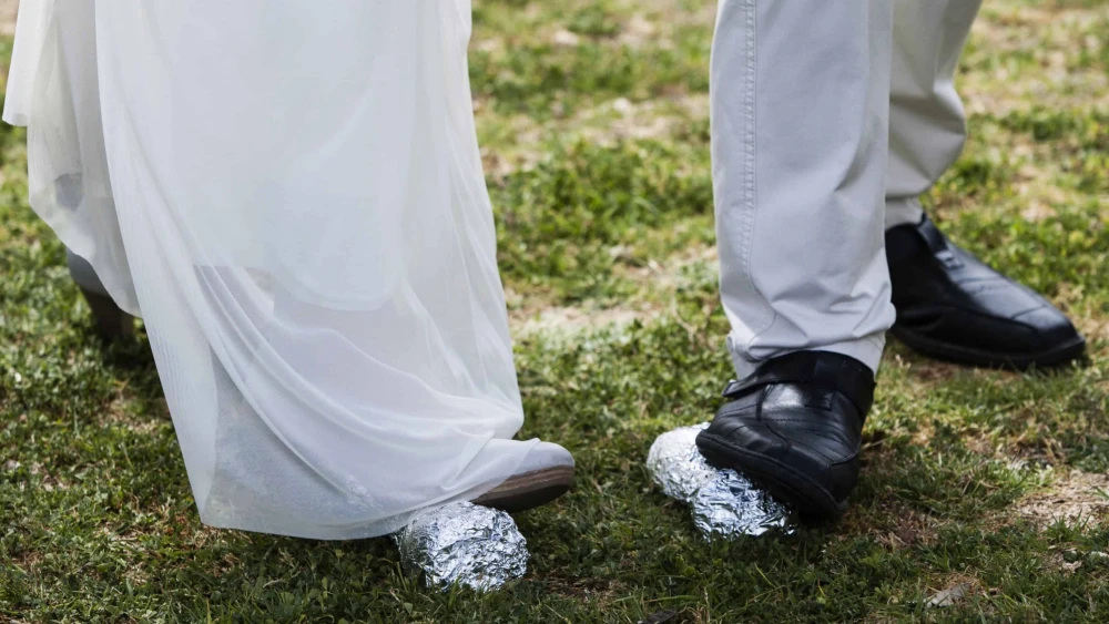 Wedding, Breaking the Glass
