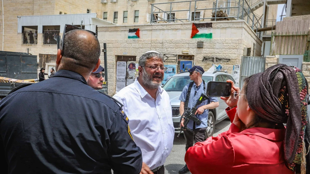 Israeli National Security Minister Itamar Ben-Gvir and his wife, Ayala, after being attacked in Beit Shemesh, May 15, 2025. Photo by Yaakov Lederman/Flash90.