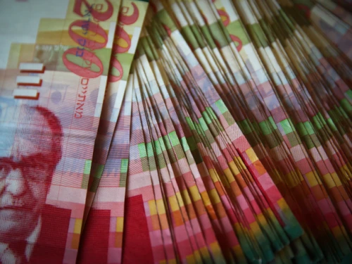 Illustrative photo of 200-shekel bills. Photo by Nati Shohat/Flash90.