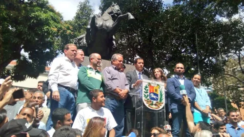 Juan Guaidó, who heads the national assembly in Venezuela, has declared himself to be the interim president of the country, ousting Nicolás Maduro. He has been recognized by the United States, Israel and many other democratic countries. Source: Juan Guaidó via Twitter.