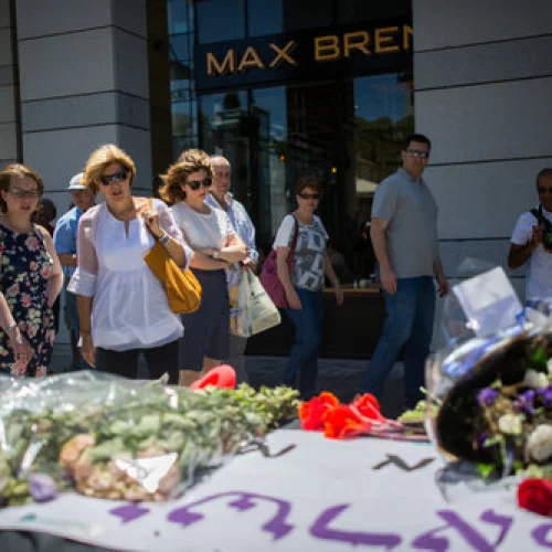 A makeshift memorial at the site of the June 2016 Palestinian terrorist shooting at Tel Aviv’s Sarona market. Four Israelis were killed in the attack. Credit: Miriam Alster/Flash90.