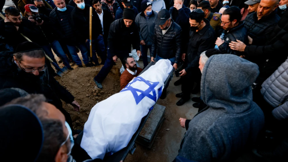 The funeral of Laura Yitzhak, who was murdered in a terrorist attack in Beersheva on March 22, 2022. Photo by Olivier Fitoussi/Flash90.