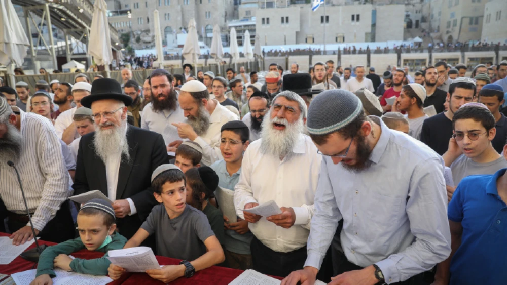 Hundreds of haredi Jews, led by prominent Religious Zionist rabbis, pray at the Western Wall in Jerusalem's Old City that Israel's new government not harm the country's Jewish character, June 13, 2021. Photo by Noam Revkin Fenton/Flash90.