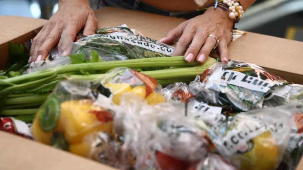 Israelis buy produce grown near the Gaza Strip, at the Azrieli Center in Tel Aviv, Oct. 26, 2023. Photo by Gideon Markowicz/TPS.