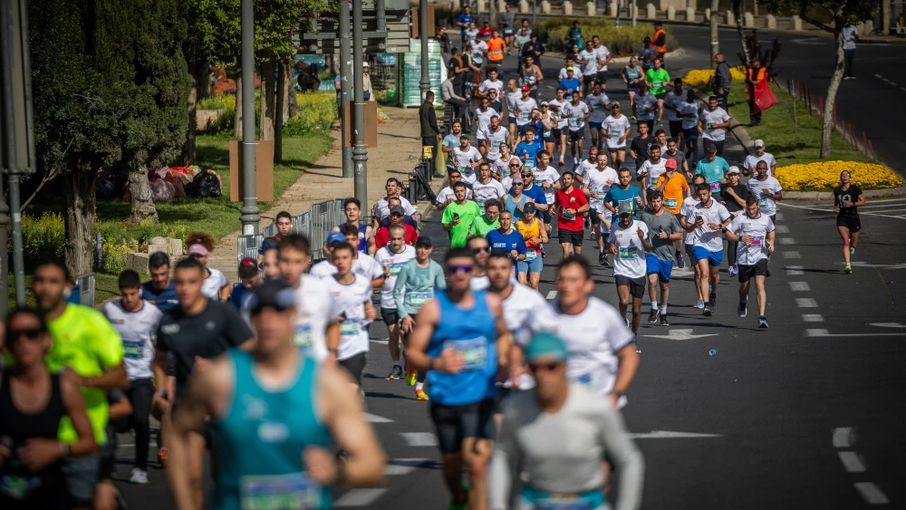Thousands of runners take part in the annual Jerusalem Winner Marathon, April 4, 2025. Photo by Yonatan Sindel/Flash90.