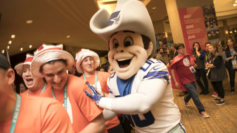 Teens en route to the BBYO International Convention’s opening ceremony Feb. 16. Credit: Jason Dixson Photography.