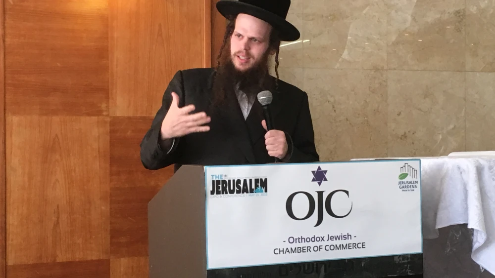 Rabbi Issamar Ginzberg delivers a lecture on effective communication in Jerusalem, May 2019. Photo by Josh Hasten.