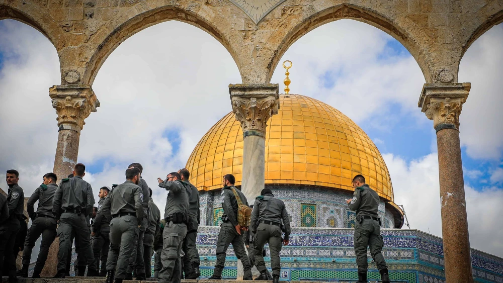 Israel Border Police officers visit the Temple Mount in Jerusalem, March 7, 2024. Photo by Jamal Awad/Flash90.
