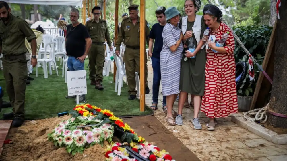 Family and friends attend the funeral of Israeli soldier Uri Mordechai at Mount Herzl cemetery in Jerusalem, Oct. 10, 2023. Photo by Noam Revkin Fenton/Flash90.