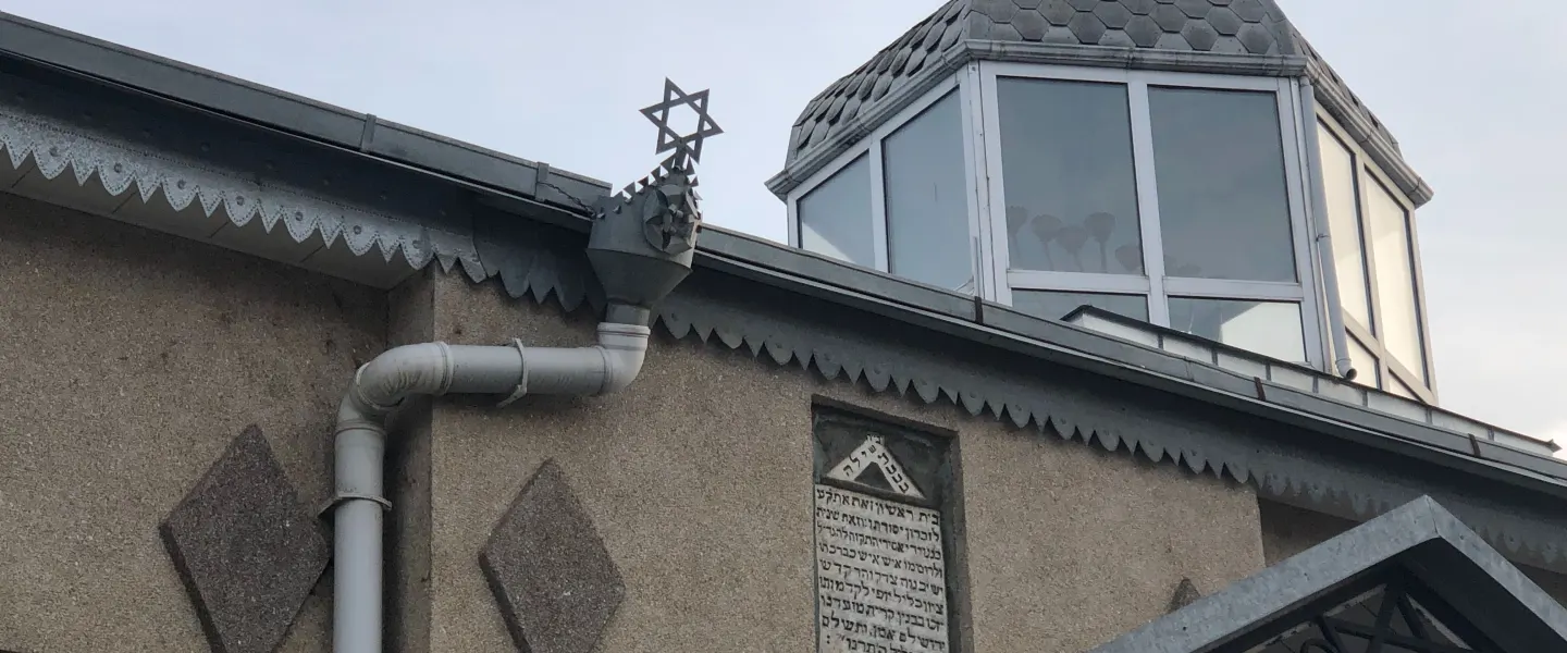 The view outside the “Six Dome Synagogue” (“The Grand Synagogue,” designed by architect Hillel Ben Haim in 1888), one of three synagogues in Quba in Azerbaijan. Photo by Eliana Rudee.