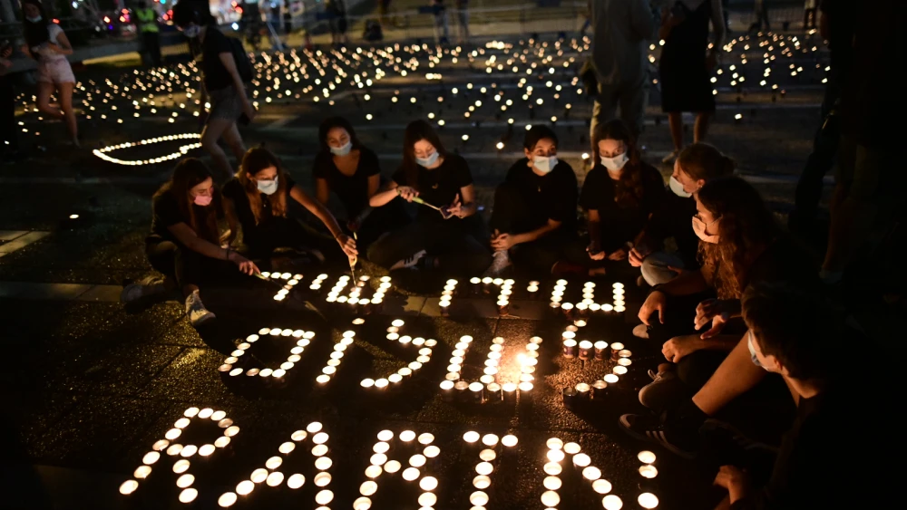 Israelis at a display of 25,000 memory candles with the Hebrew words for “Song of Peace” highlighted in honor of the 25th Memorial Day for the assassination of Prime Minister Yitzhak Rabin at Rabin Square in Tel Aviv on Oct. 29, 2020. Photo by Tomer Neuberg/Flash90.