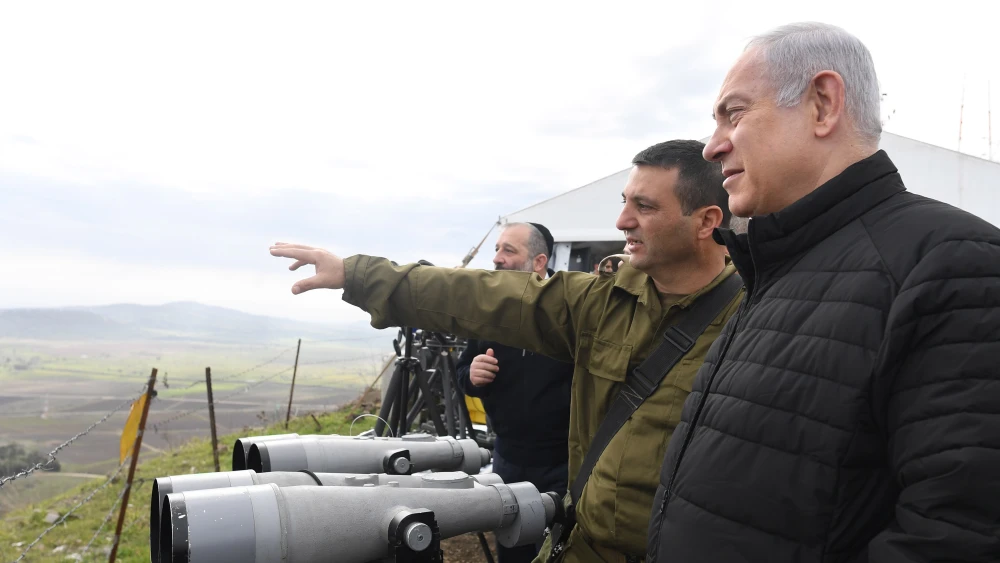 Prime Minister Benjamin Netanyahu and Security Cabinet members get a tour with the North Front Command in the Golan Heights, on February 6, 2018.