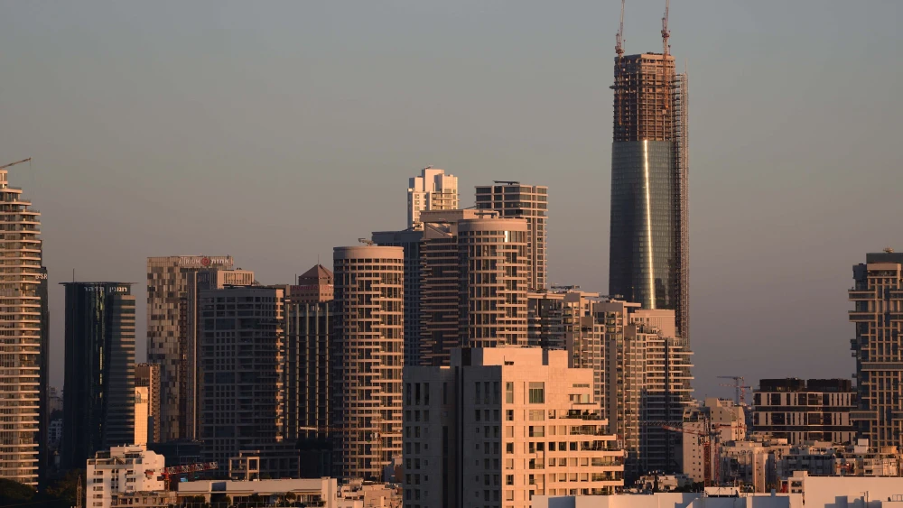 Skyscrapers and cranes in Tel Aviv, with several high-rise buildings under construction, on July 6, 2025. Photo by Shahar Yaari/Flash90.