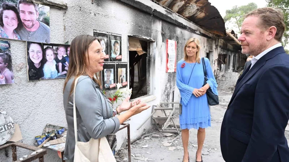 David van Weel, Nir Oz