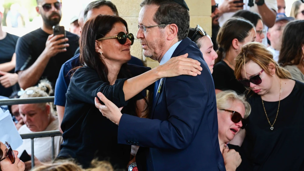 Israeli President Isaac Herzog attends the funeral of former Israeli foreign minister David Levy in the northern city of Beit She'an, June 3, 2024. Photo by Michael Giladi/Flash90.