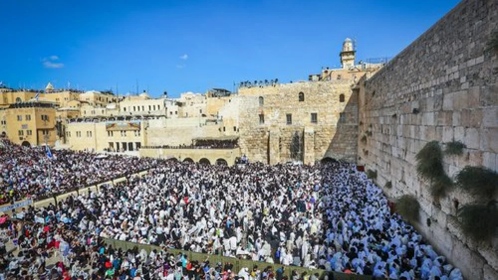 Priestly Blessing during Sukkot