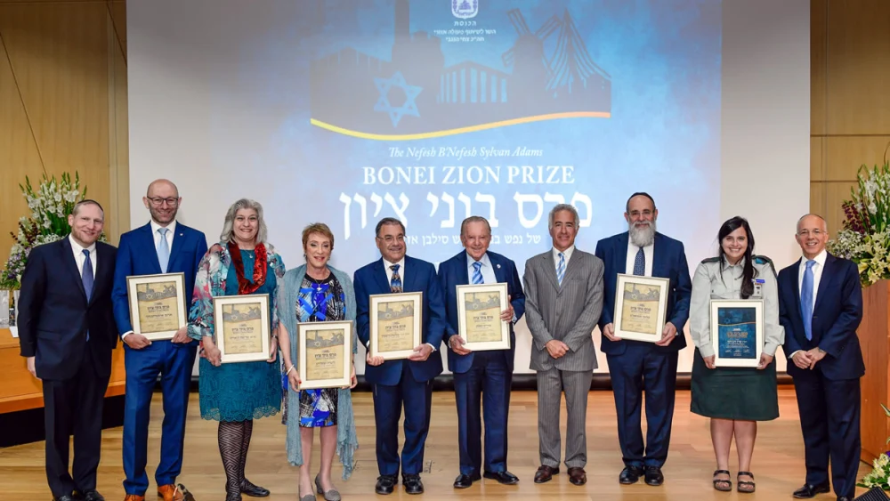 From left: Co-founder and executive director of Nefesh B’Nefesh Rabbi Yehoshua Fass; Arsen Ostrovsky; Dr. Marcia Javitt; Linda Streit; Rabbi Shlomo Riskin; Morris Kahn; Sylvan Adams; Kalman Samuels; IDF Maj. Keren Hajioff; co-founder of Nefesh B'Nefesh; and Tony Gelbart. Photo by Shahar Azran.