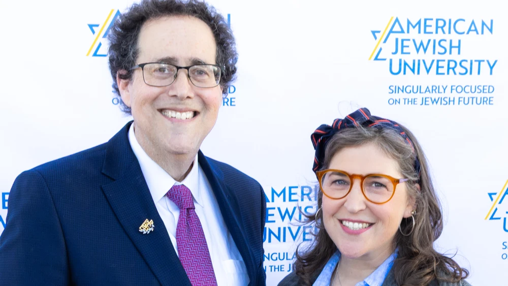 American Jewish University’s Rabbi Brad Artson and actress Mayim Bialik