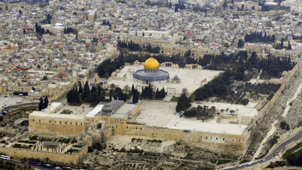 An aerial view of the Temple Mount in Jerusalem. Among other questions, Rev. Dr. Peter A. Pettit asks after Christmas: "Will I give my presence for a Temple Mount respected as the focal point of Jewish and Christian holiness?" Credit: Godot13 via Wikimedia Commons.