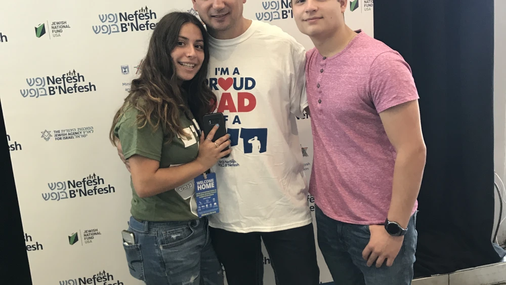 Ariel Mashiah with her father, Oren, and brother Shawn. Credit: Shiryn Solny.