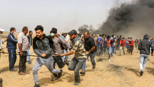 Palestinian protesters during clashes with Israeli security forces on the Gaza Israeli border east of Khan Yunis in the southern Gaza Strip on April 20, 2018. Credit: Abed Rahim Khatib/Flash90.
