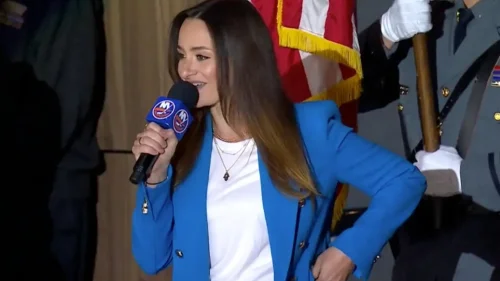Nicole Raviv prepares to sing "The Star-Spangled Banner" before a New York Islanders playoff game at the Nassau Coliseum, June 9, 2021. Screenshot/NBCSN.