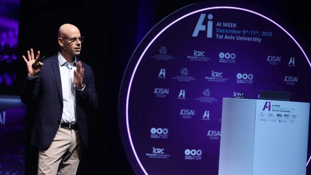 Dror Bin, CEO of the Israel Innovation Authority, speaks at AI Week 2025 at Tel Aviv University, December 2025. Photo by Dror Sithakol.