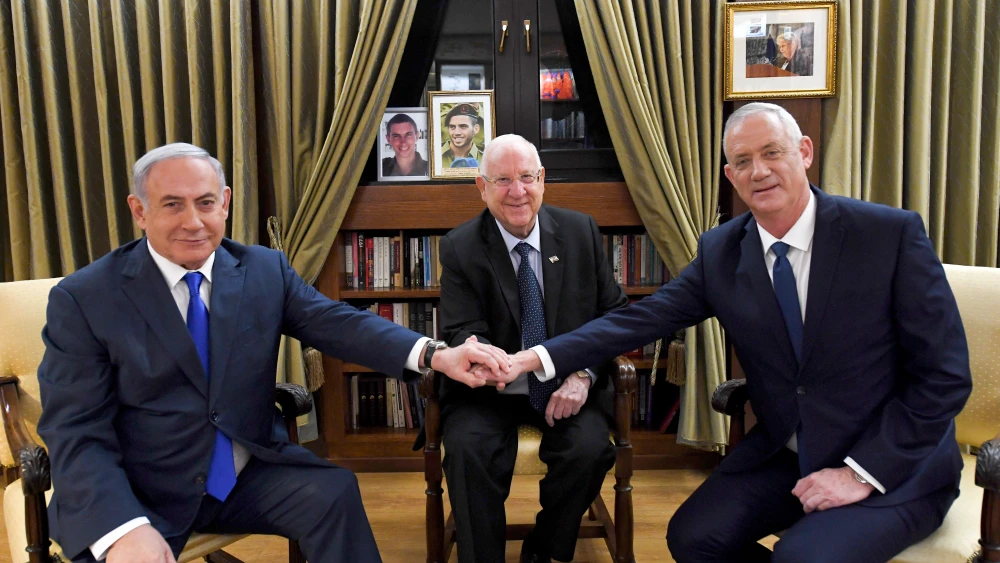 Israel's President Reuven Rivlin (center) meets with Israeli Prime Minister Benjamin Netanyahu (left) and Blue and White Party leader Benny Gantz, at the President's Residence in Jerusalem on Sept. 23, 2019. Photo by Haim Zach/GPO.