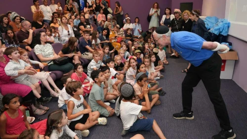 Marc Belzberg at a pre-1st grade event in Jerusalem for bereaved kids from across Israel. Photo by Meir Pavlovsky.