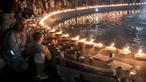People gather and light candles to remember the victims who were murdered by Hamas terrorists, at Dizengoff Square in Tel Aviv, Oct. 14, 2023. Photo by Miriam Alster/Flash90.