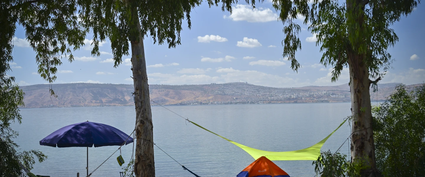 Israelis prepare for a long weekend at the Sea of Galilee at Halukim Beach, Oct. 1, 2025. Photo by Michael Giladi/Flash90.