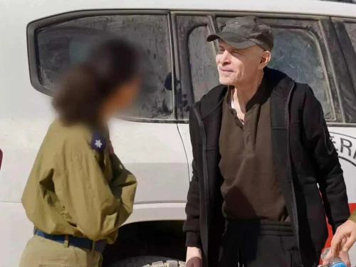 Keith Siegel meets an IDF major after being released from Gaza on Feb. 1, 2025. Credit: IDF Spokesperson's Unit.
