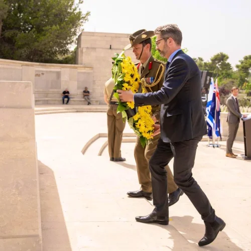 Australia's Ambassador to the Israel Chris Cannan lays a wreath at the British war cemetery in Jerusalem on ANZAC Day in 2019, where Australian soldiers who took part in World War I are buried. Source: Chris Cannan via Twitter.