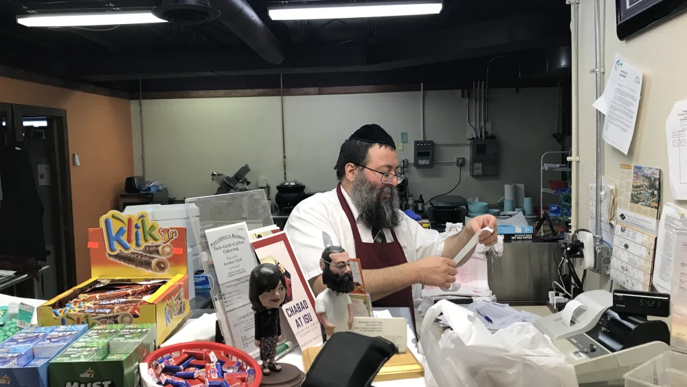 Rabbi Yossi Jacobson of Maccabee’s Kosher Deli in Des Moines, Iowa. Photo by Jackson Richman/JNS.